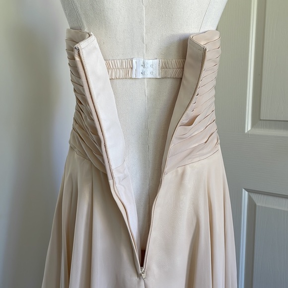 Stunning cream gown perfect for prom or wedding - Picture 5 of 16
